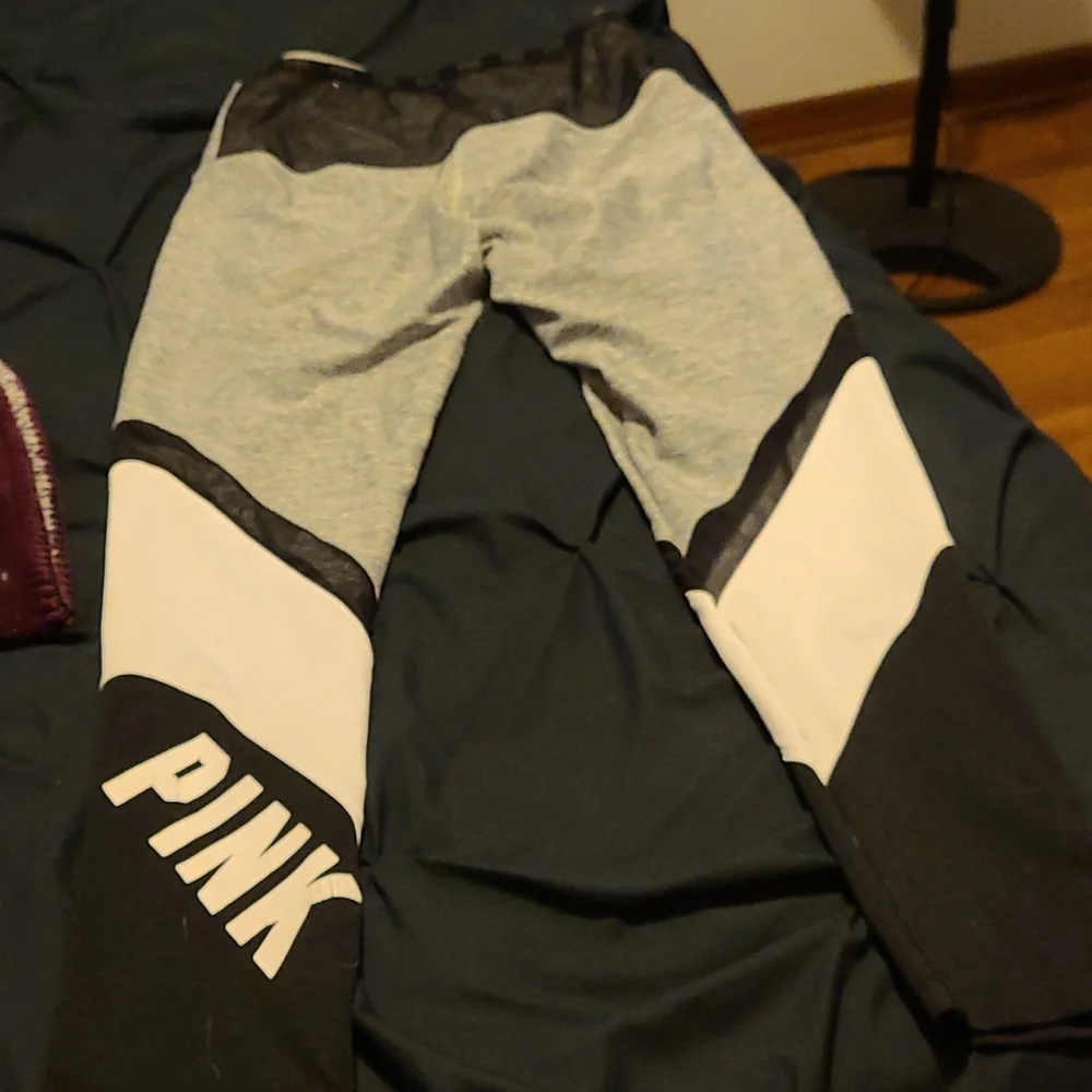 VS PINK ultimate leggings - Picture 1 of 3